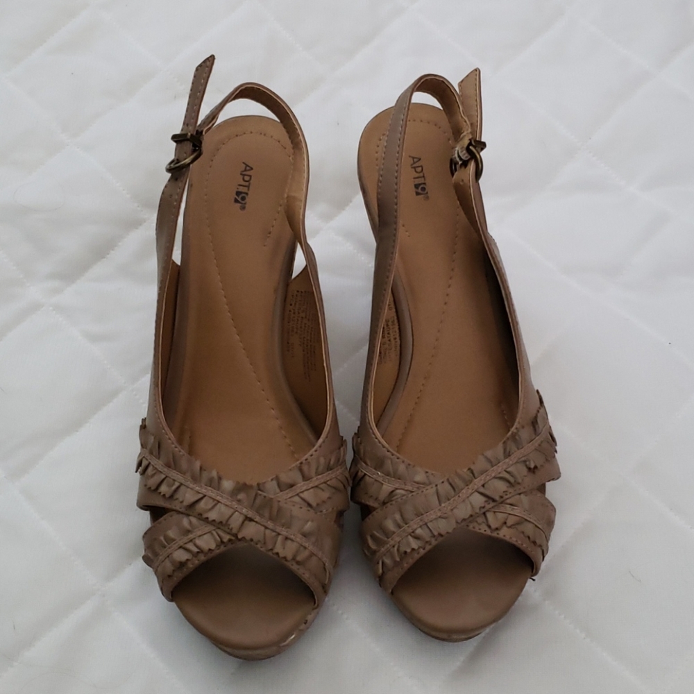 Apt. 9 Wedges, Size 7.5